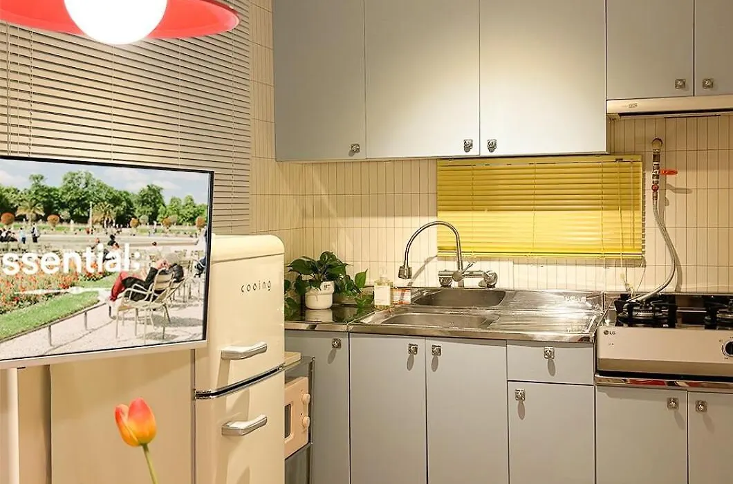 Cozy Colorful Stay Near Hongdae And Airport Line For Up To 6 Guests With Luggage Storage
