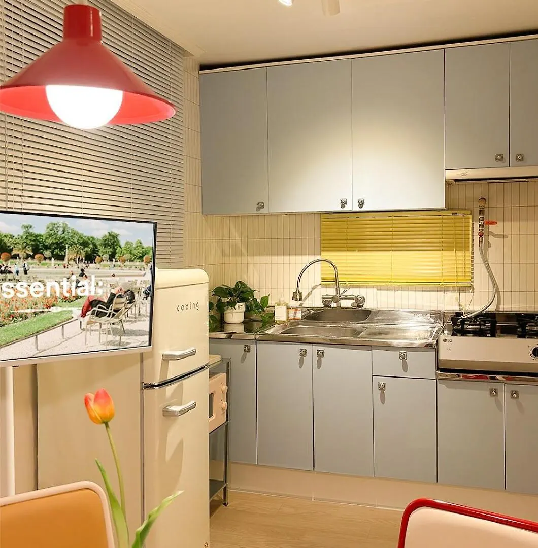 Cozy Colorful Near Hongdae And Airport Line For Up To 6 Guests With Luggage Storage Villa