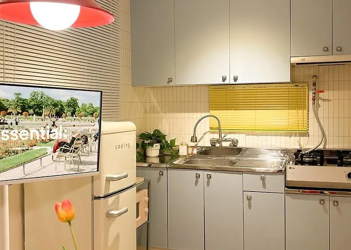 Cozy Colorful Near Hongdae And Airport Line For Up To 6 Guests With Luggage Storage Villa