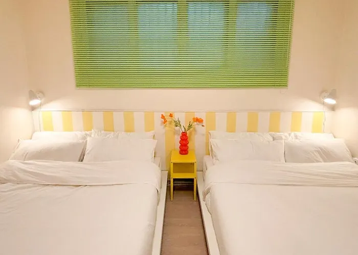 Cozy Colorful Near Hongdae And Airport Line For Up To 6 Guests With Luggage Storage Villa