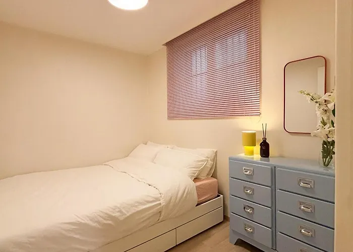 Cozy Colorful Near Hongdae And Airport Line For Up To 6 Guests With Luggage Storage * Séoul