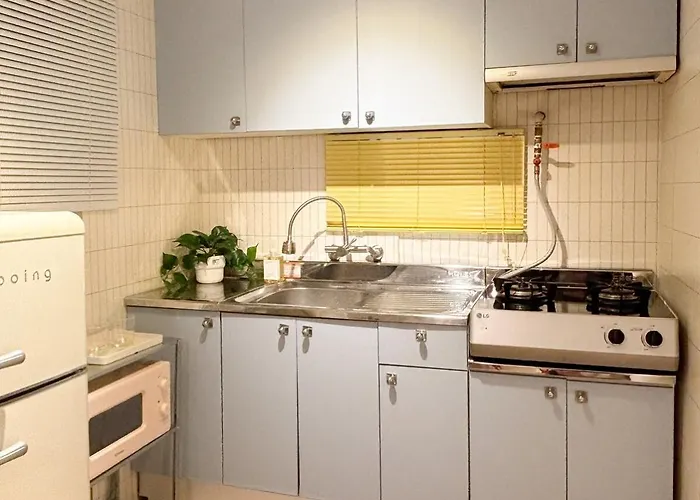 Cozy Colorful Near Hongdae And Airport Line For Up To 6 Guests With Luggage Storage *