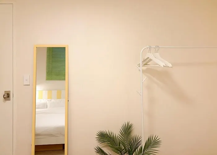Villa Cozy Colorful Near Hongdae And Airport Line For Up To 6 Guests With Luggage Storage